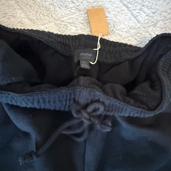 SKIMS Black Women's Fleece Boyfriend Shorts - Picture 3 of 3